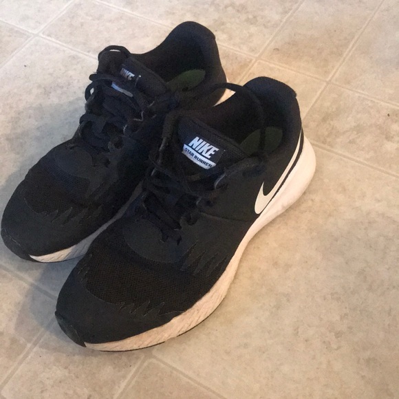 Nike Shoes - Boys Nike StarRunner Shoes